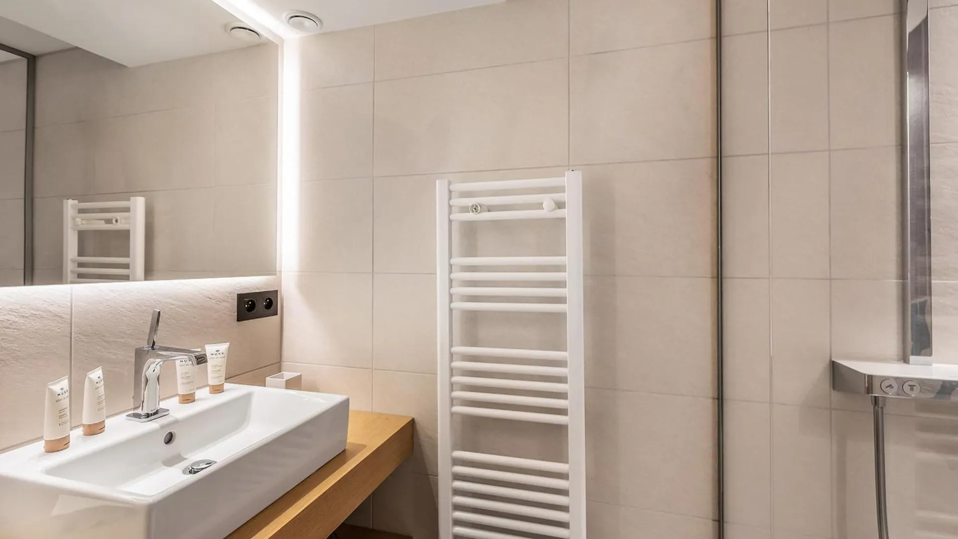 Triplex De Charme Avec Cheminee, Balcon Et Parking A Courchevel Chenus, Proche Des Pistes - Fr-1-564-90 Apartment