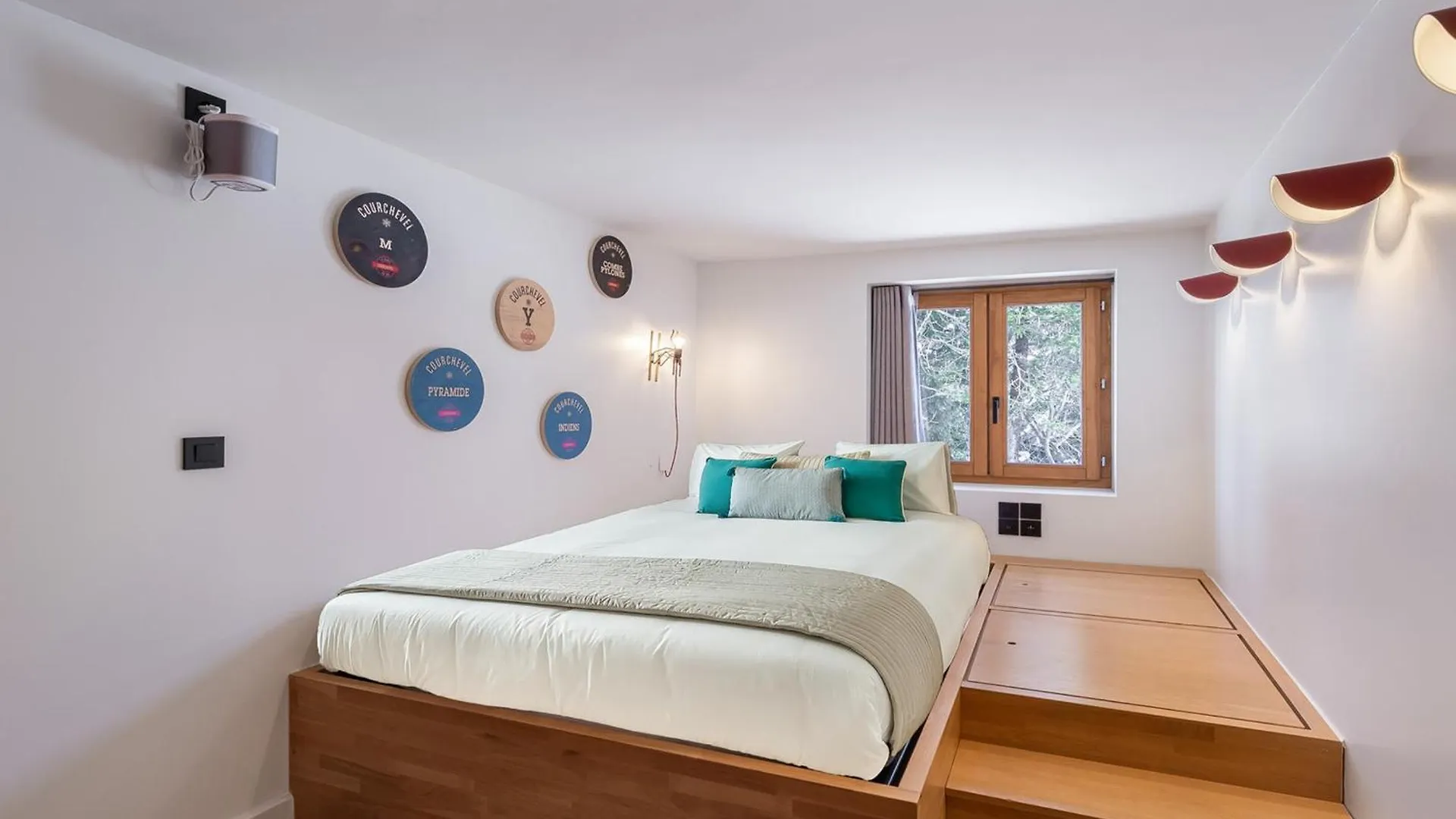 Triplex De Charme Avec Cheminee, Balcon Et Parking A Courchevel Chenus, Proche Des Pistes - Fr-1-564-90 Apartment 0*,  France
