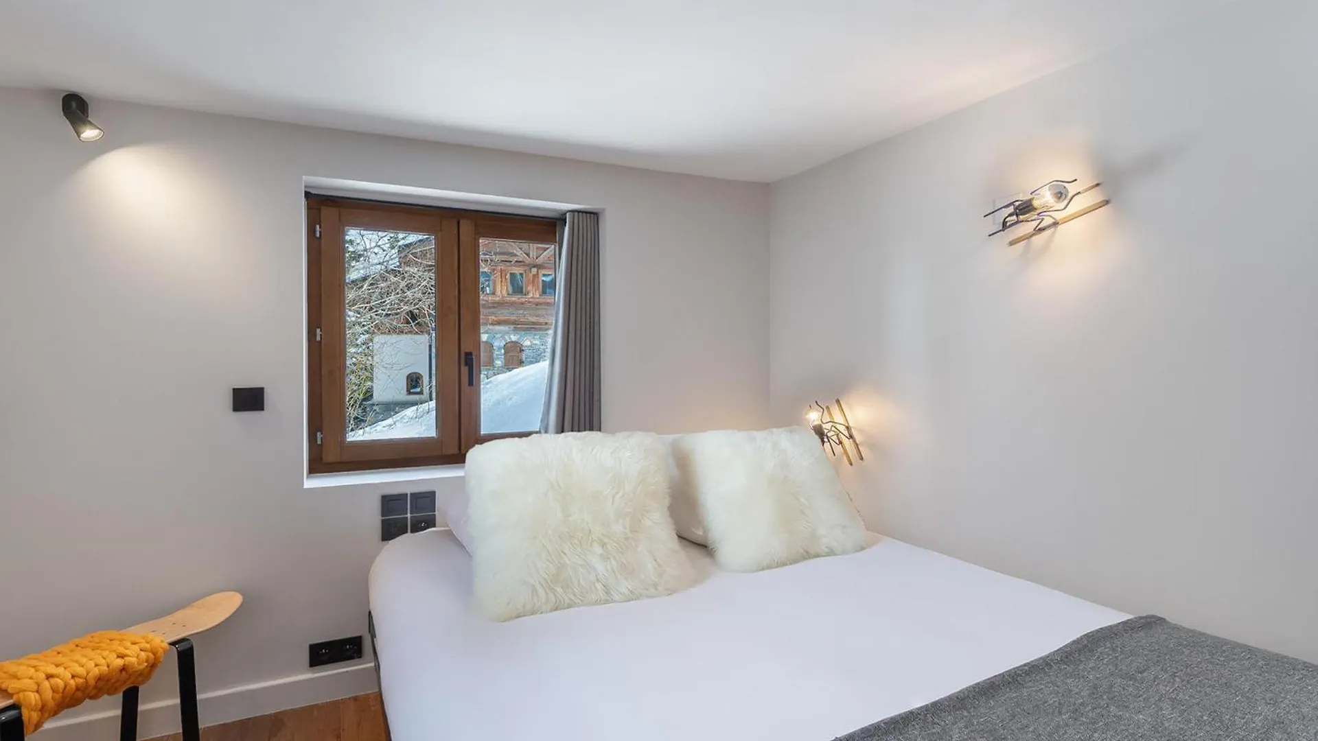 Triplex De Charme Avec Cheminee, Balcon Et Parking A Courchevel Chenus, Proche Des Pistes - Fr-1-564-90 Apartment France